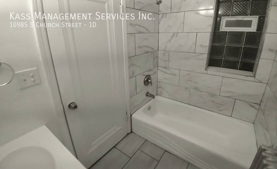 Apartment for rent at 10985 S Church St #1D, Chicago, IL 60643