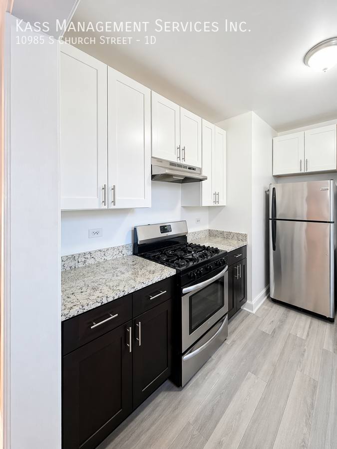 Apartment for rent at 10985 S Church St #1D, Chicago, IL 60643