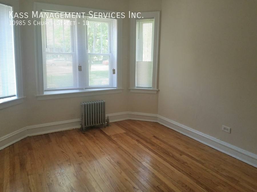 Apartment for rent at 10985 S Church St #1D, Chicago, IL 60643