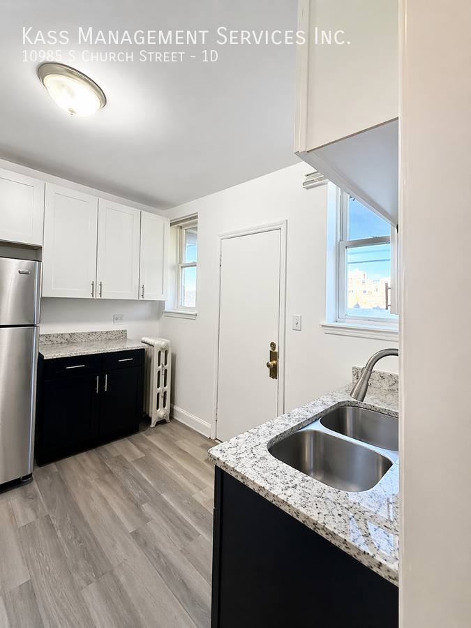 Apartment for rent at 10985 S Church St #1D, Chicago, IL 60643