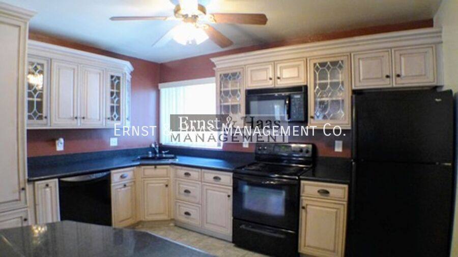Apartment for rent at 640 E Carson St #5, Long Beach, CA 90807