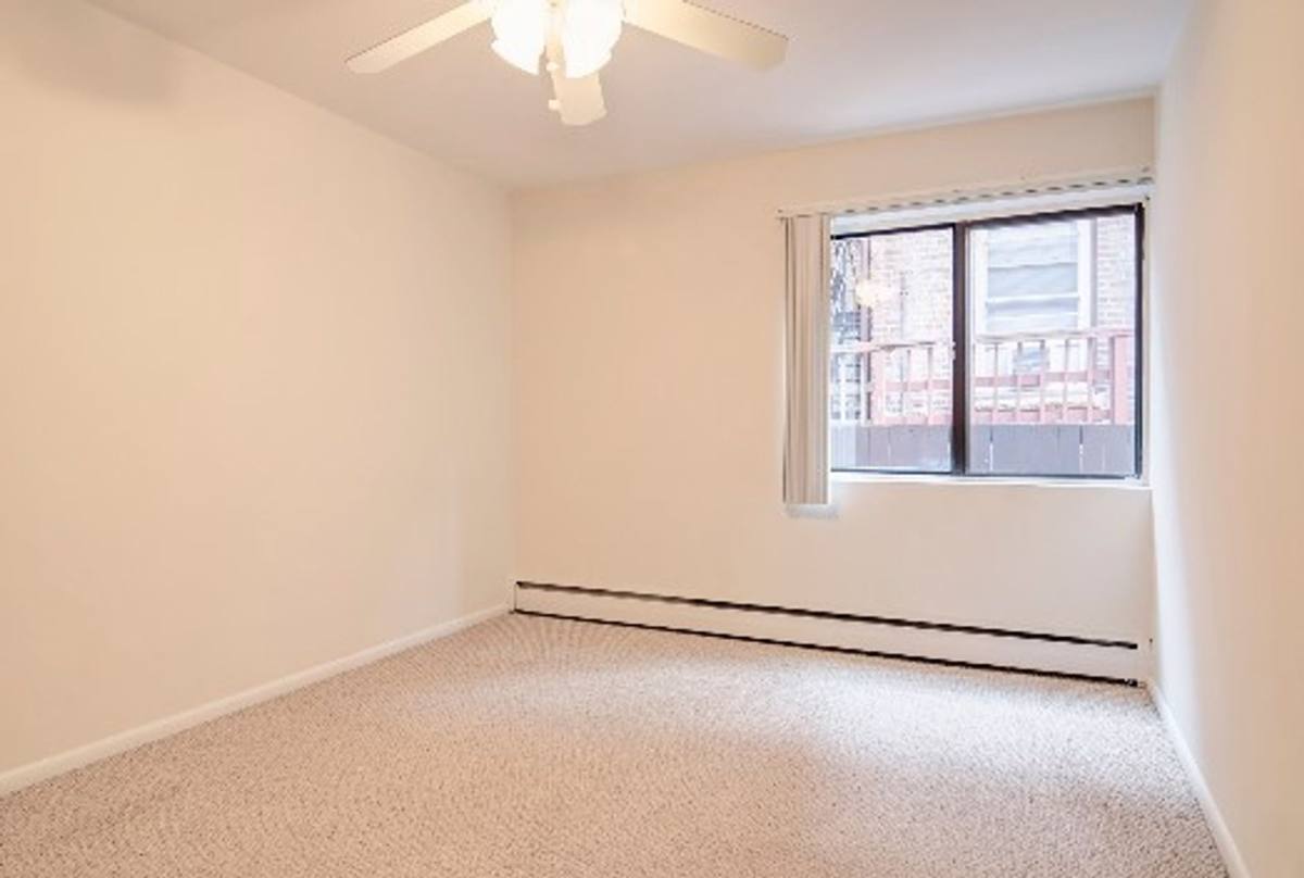 Apartment for rent at 701 University Ave SE, Minneapolis, MN 55414