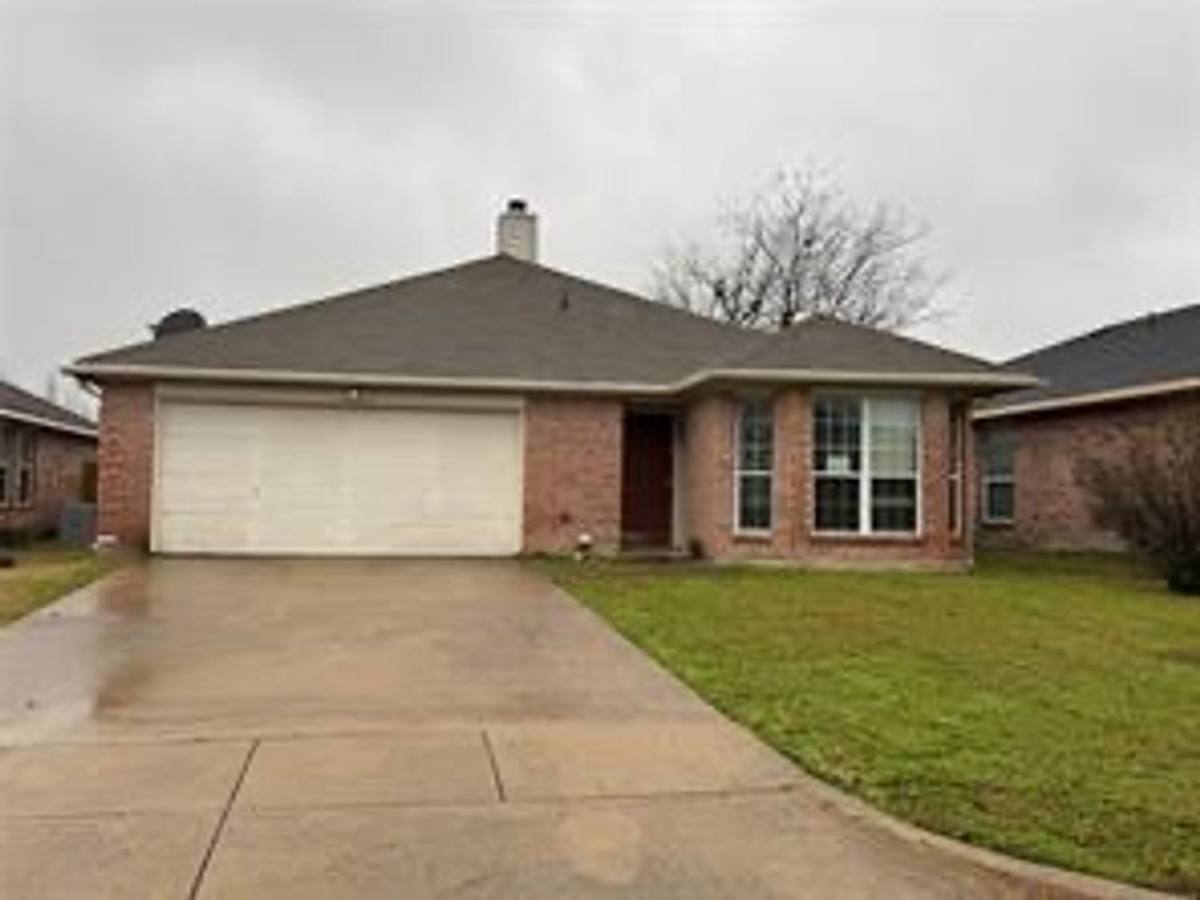 House for rent at 111 Kennedy Dr, Terrell, TX 75160