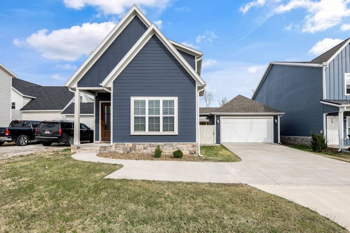 House for rent at 501 S 7th St, Rogers, AR 72756