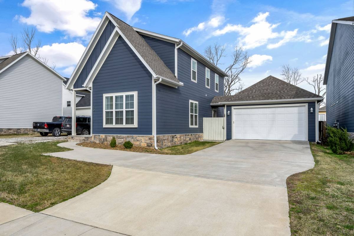 House for rent at 501 S 7th St, Rogers, AR 72756