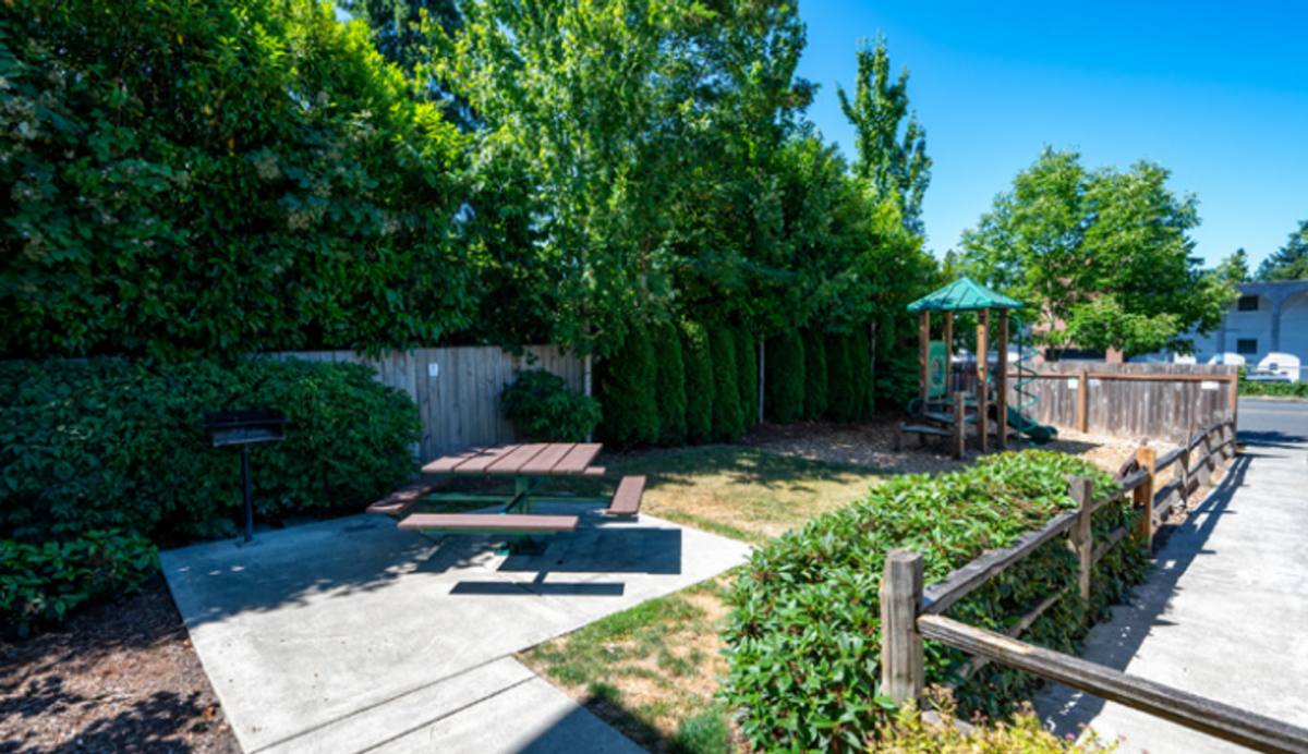 Apartment for rent at 12300 Ambaum Blvd SW, Seattle, WA 98146