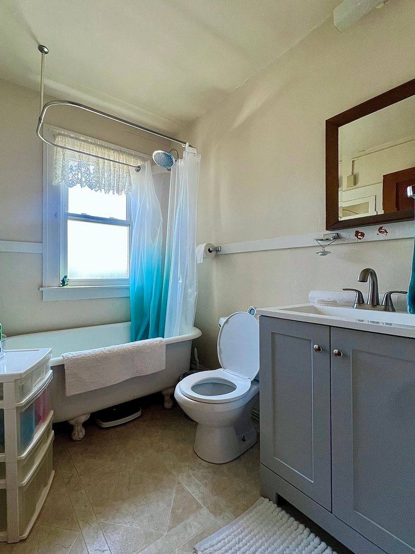Townhouse for rent at 1908-1922 Broadview Court, Cleveland, OH 44109