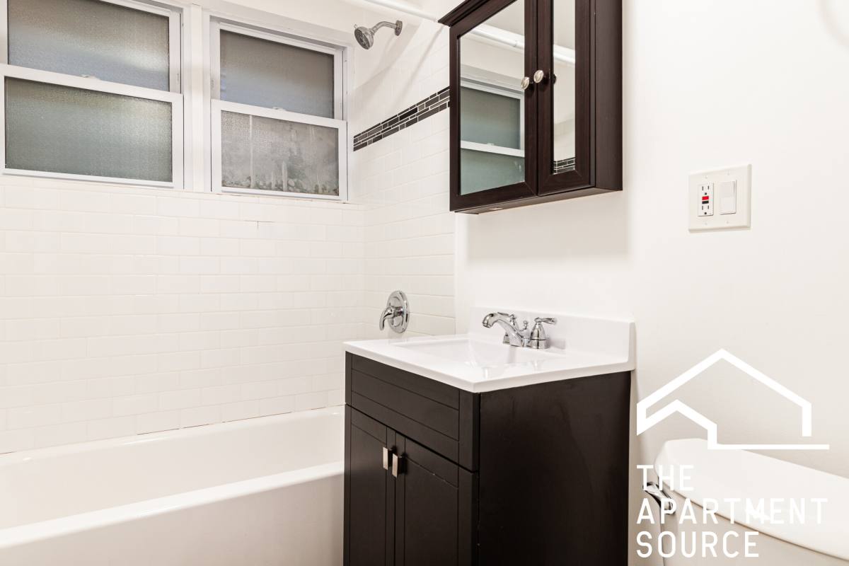 Apartment for rent at 732 W Roscoe St #NGA, Chicago, IL 60657