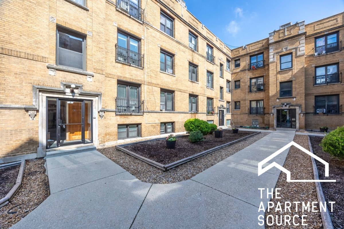 Apartment for rent at 732 W Roscoe St #NGA, Chicago, IL 60657