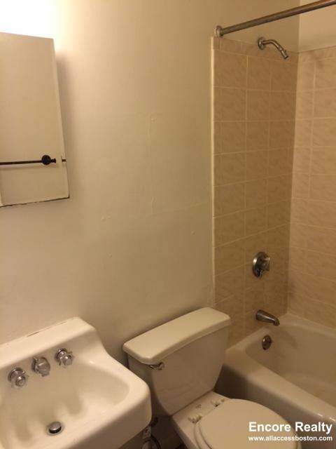 Apartment for rent at 272 Newbury St #2, Boston, MA 02116