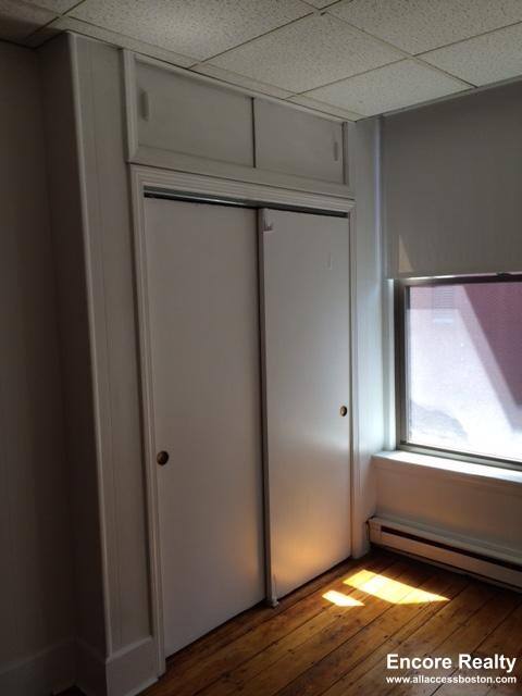 Apartment for rent at 272 Newbury St #2, Boston, MA 02116