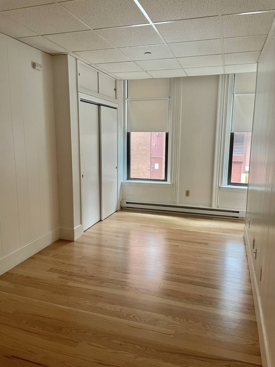 Apartment for rent at 272 Newbury St #2, Boston, MA 02116