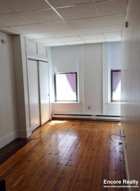 Apartment for rent at 272 Newbury St #2, Boston, MA 02116