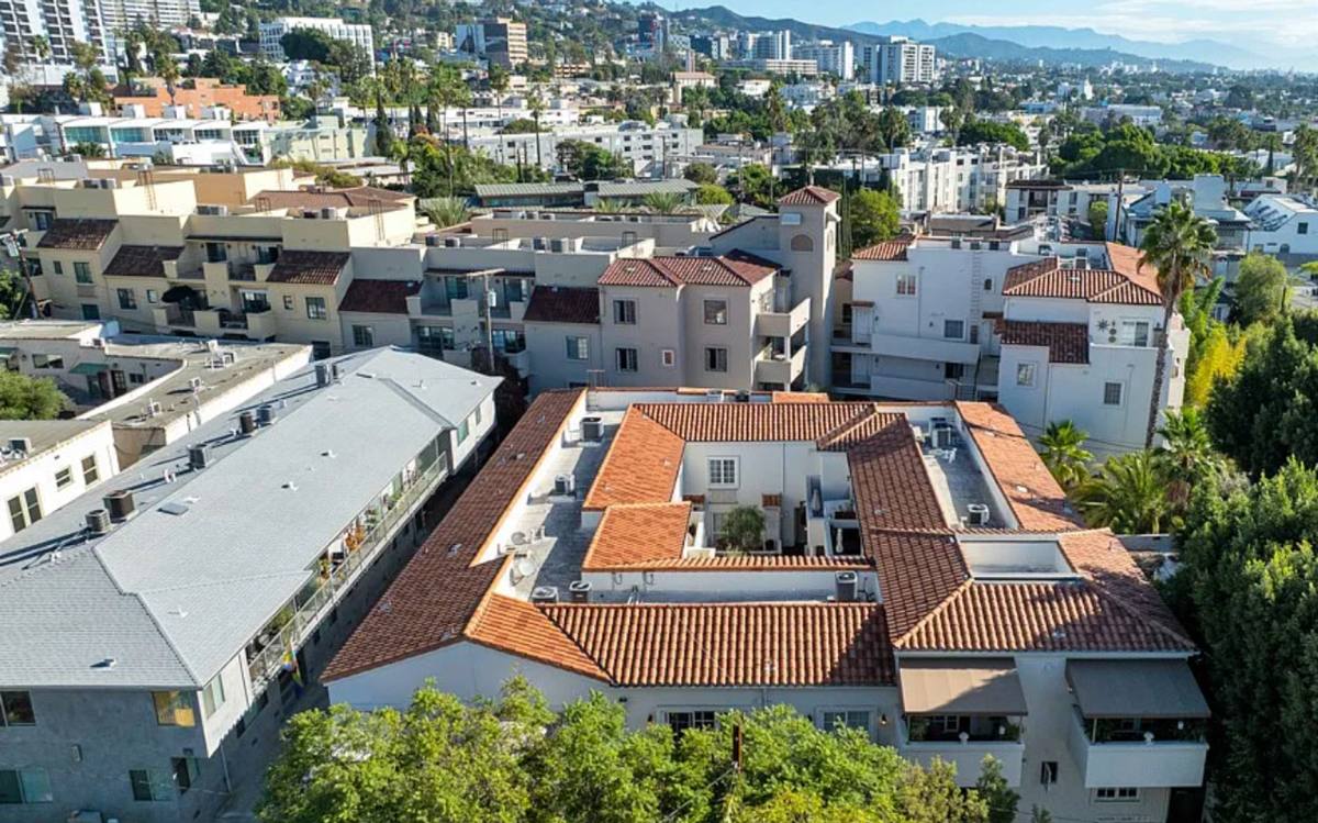 Townhouse for rent at 851 N San Vicente Blvd, West Hollywood, CA 90069