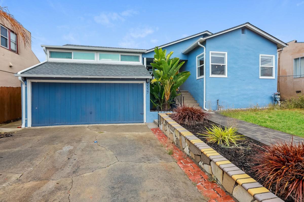 House for rent at 3337 64th Ave Place, Oakland, CA 94605