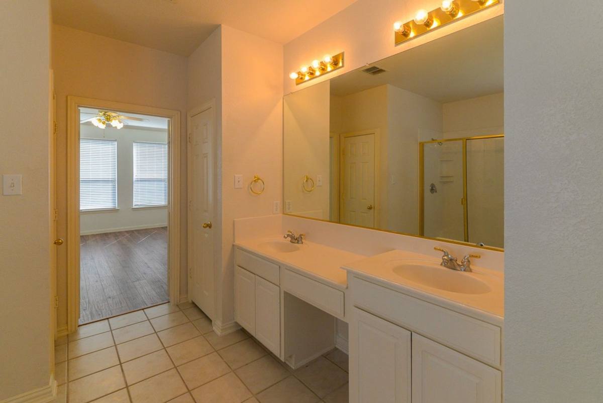 House for rent at 9605 Pinehurst Dr, Rowlett, TX 75089