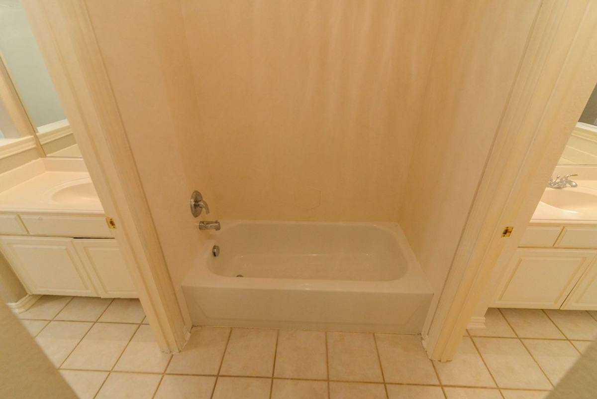 House for rent at 9605 Pinehurst Dr, Rowlett, TX 75089