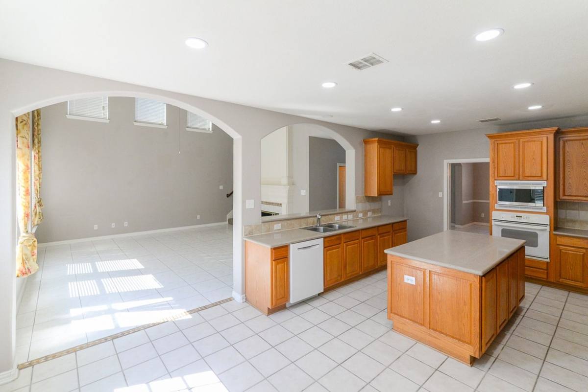 House for rent at 9605 Pinehurst Dr, Rowlett, TX 75089