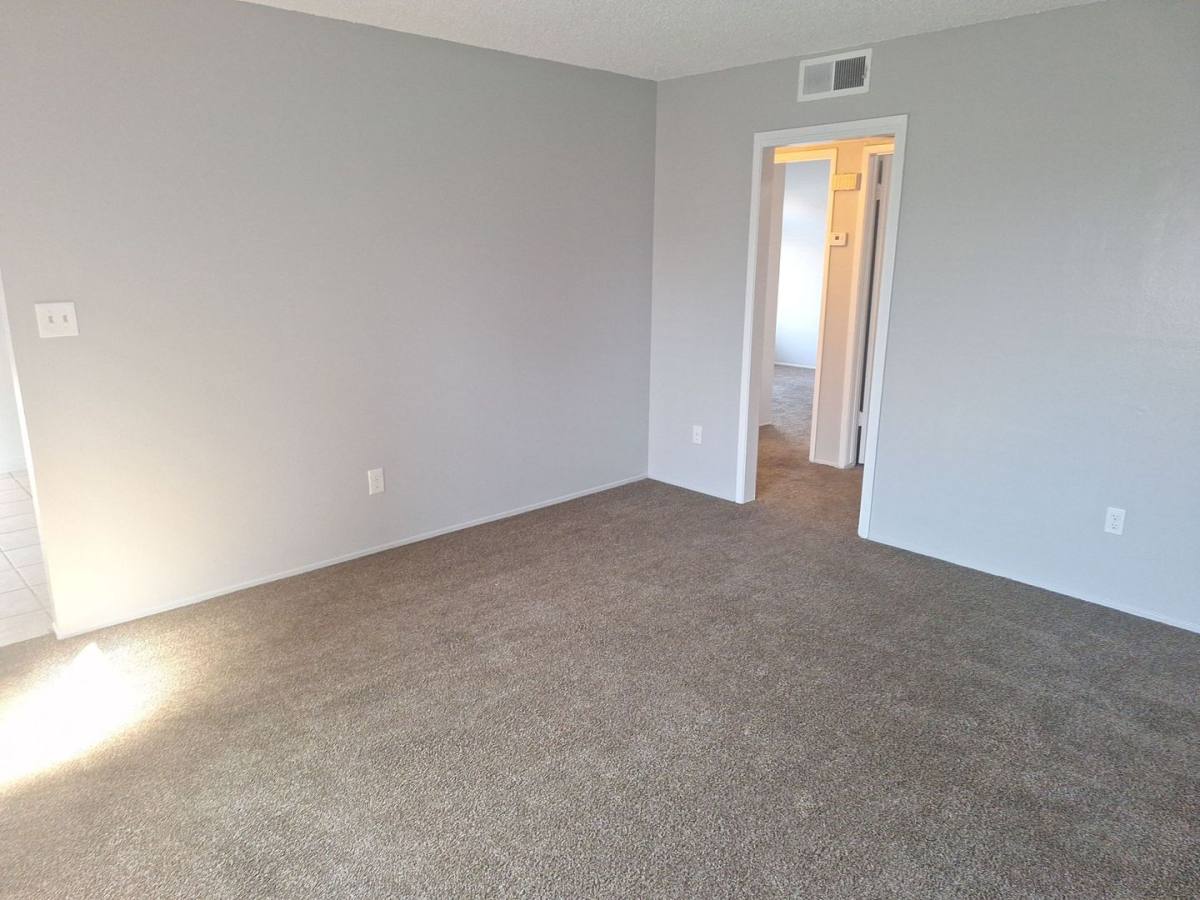 Apartment for rent at 2816 N Halfmoon Dr, Bakersfield, CA 93309