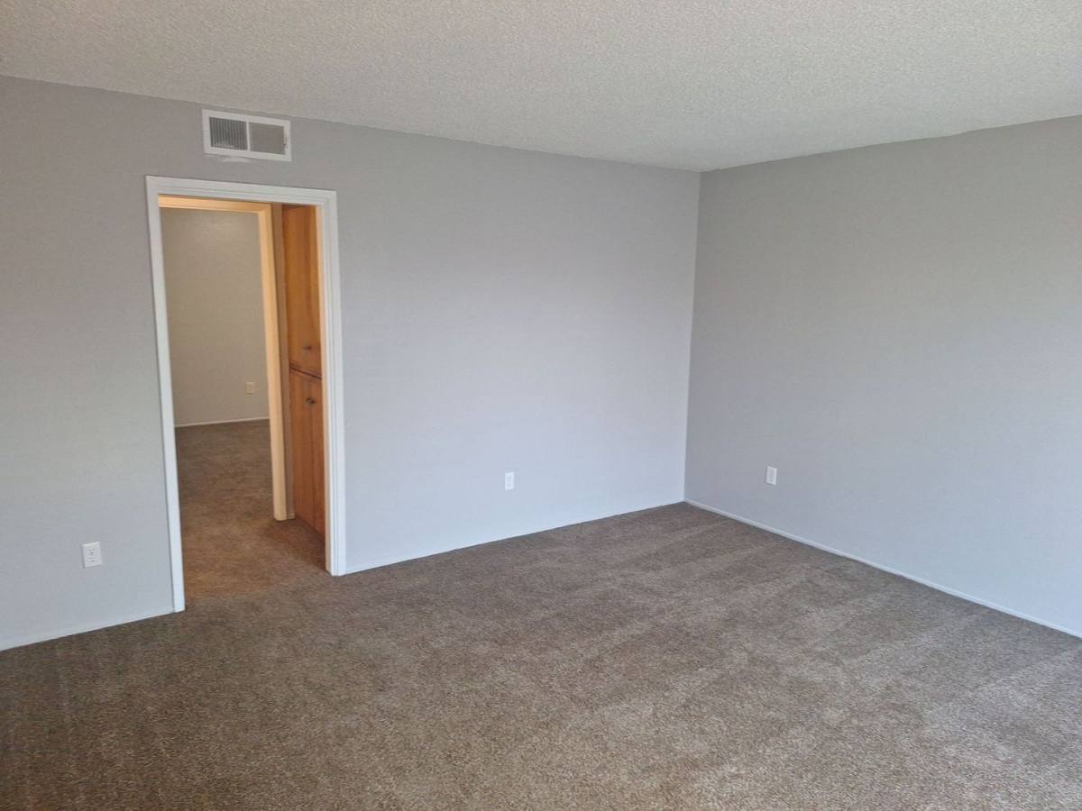Apartment for rent at 2816 N Halfmoon Dr, Bakersfield, CA 93309