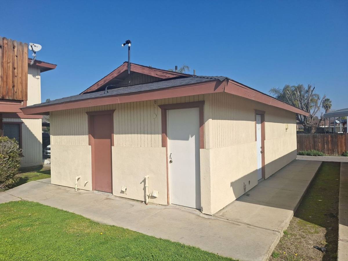 Apartment for rent at 2816 N Halfmoon Dr, Bakersfield, CA 93309