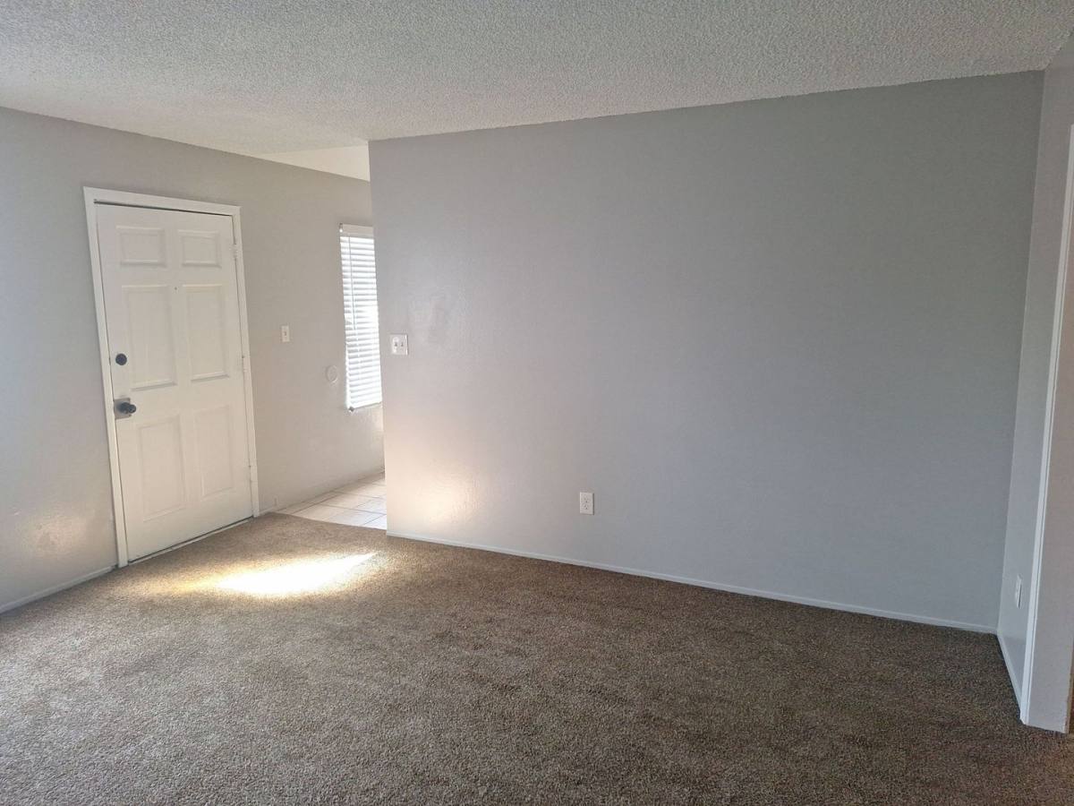 Apartment for rent at 2816 N Halfmoon Dr, Bakersfield, CA 93309
