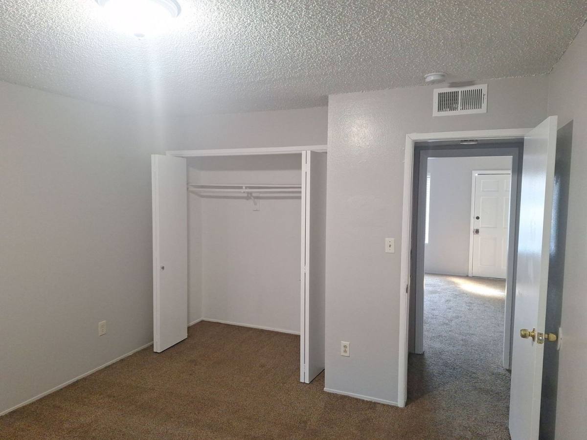 Apartment for rent at 2816 N Halfmoon Dr, Bakersfield, CA 93309