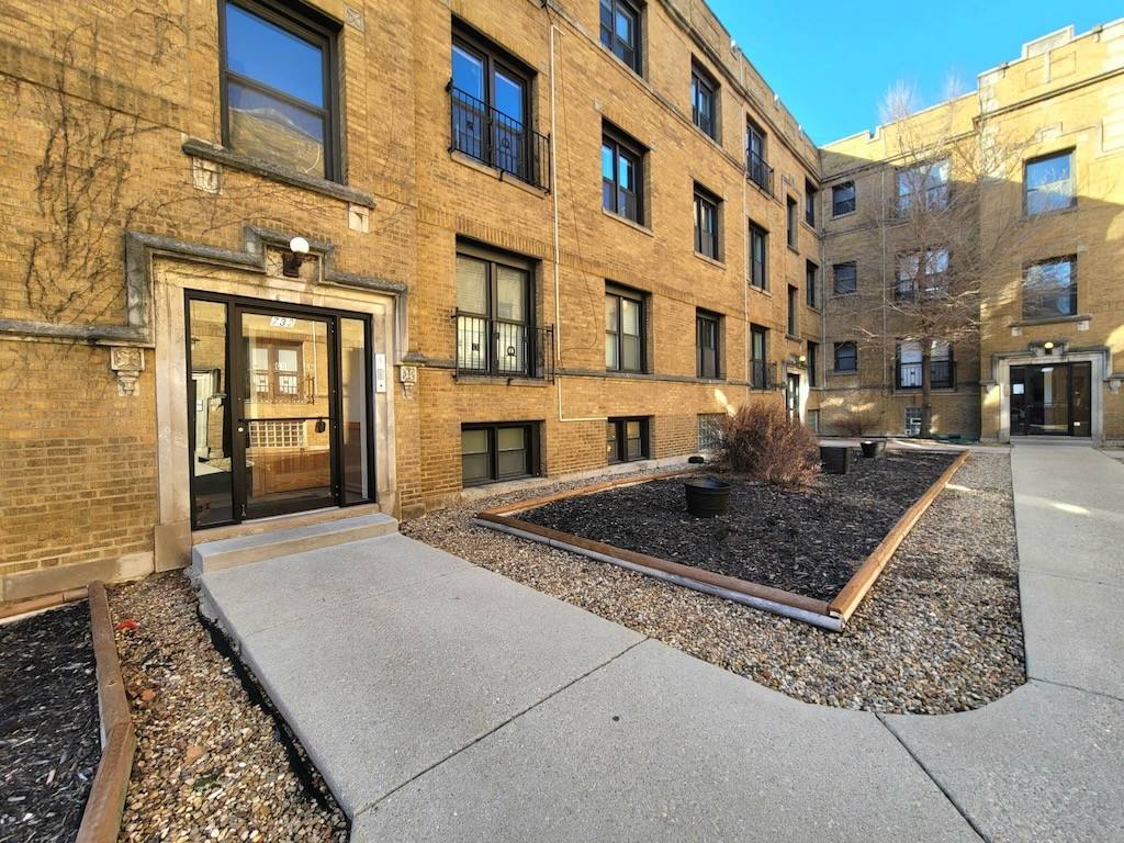Apartment for rent at 732 Roscoe #DAGN, Chicago, IL 60657