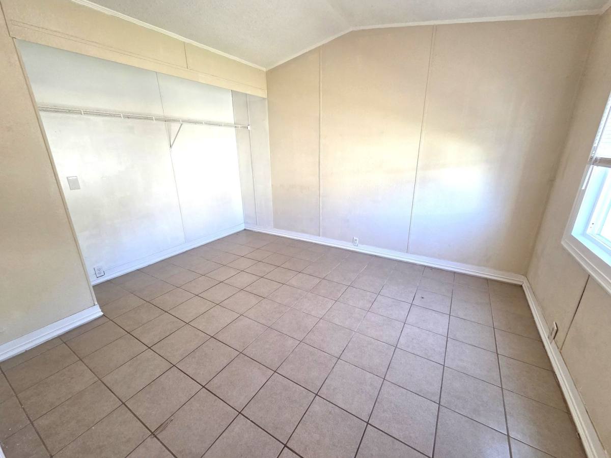 Apartment for rent at 449 N Cambridge Ave, Lindsay, CA 93247