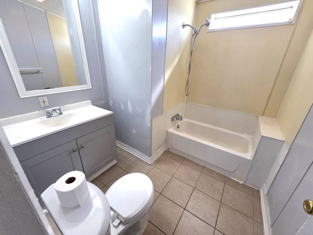 Apartment for rent at 449 N Cambridge Ave, Lindsay, CA 93247
