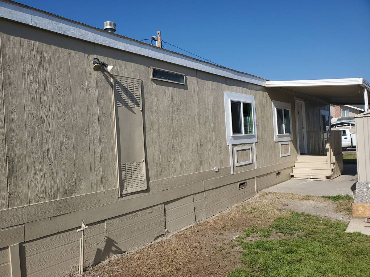 Apartment for rent at 449 N Cambridge Ave, Lindsay, CA 93247