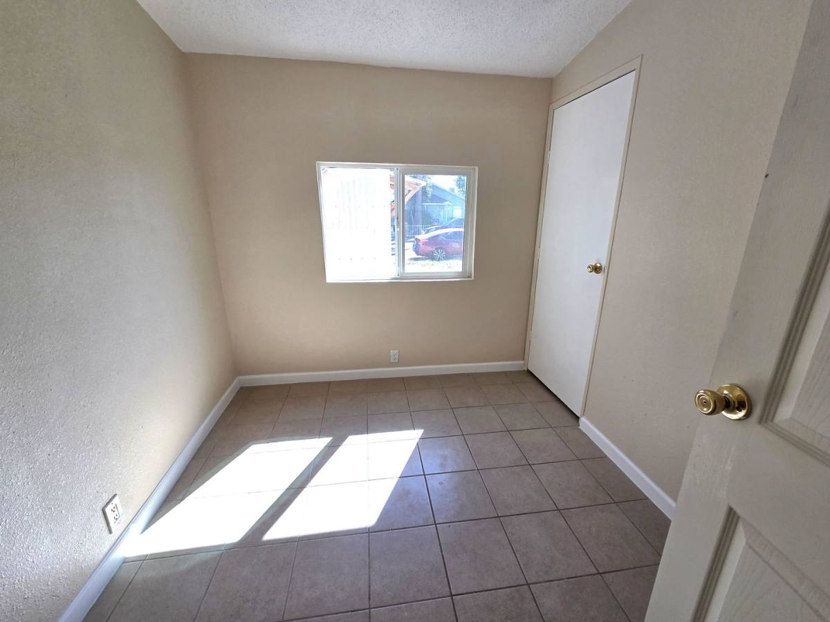 Apartment for rent at 449 N Cambridge Ave, Lindsay, CA 93247