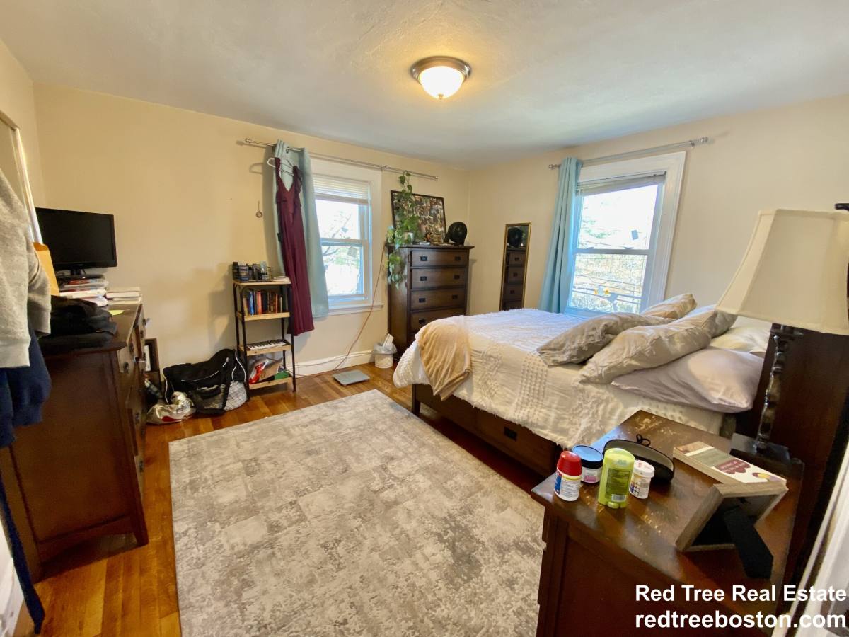 Apartment for rent at 4907 Washington St #3R, West Roxbury, MA 02132