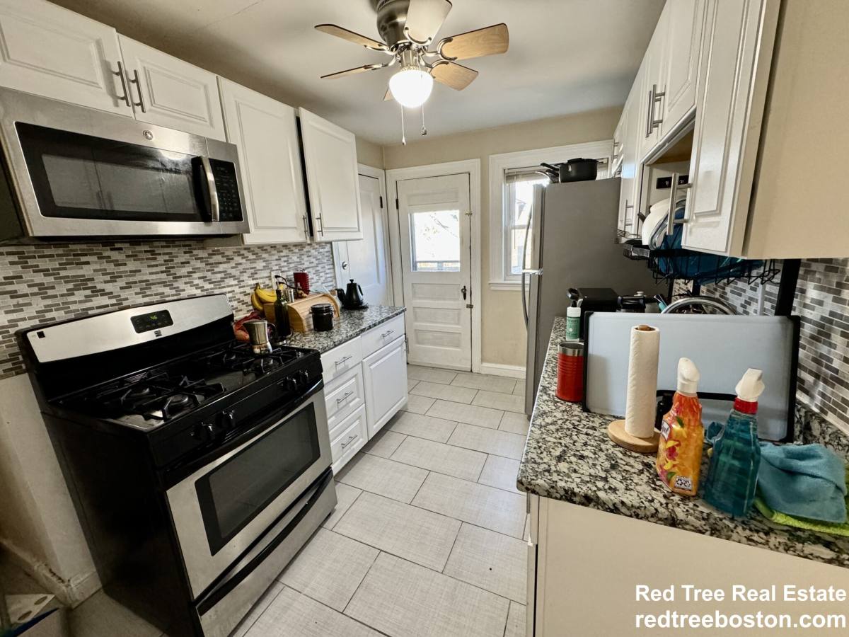 Apartment for rent at 4907 Washington St #3R, West Roxbury, MA 02132