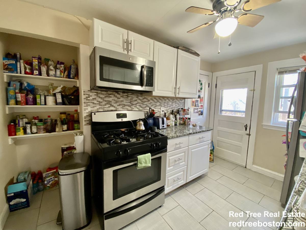 Apartment for rent at 4907 Washington St #3R, West Roxbury, MA 02132