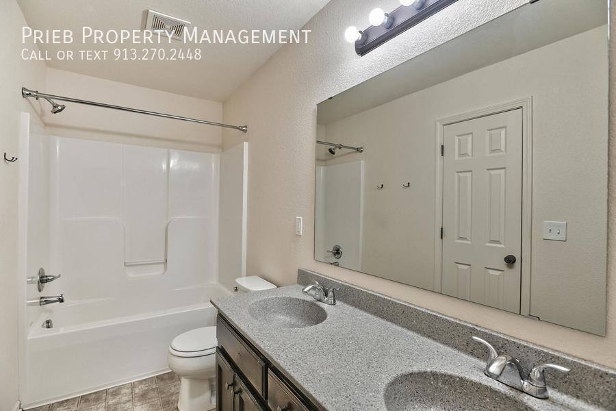 Townhouse for rent at 2028 S 137th St, Bonner Springs, KS 66012