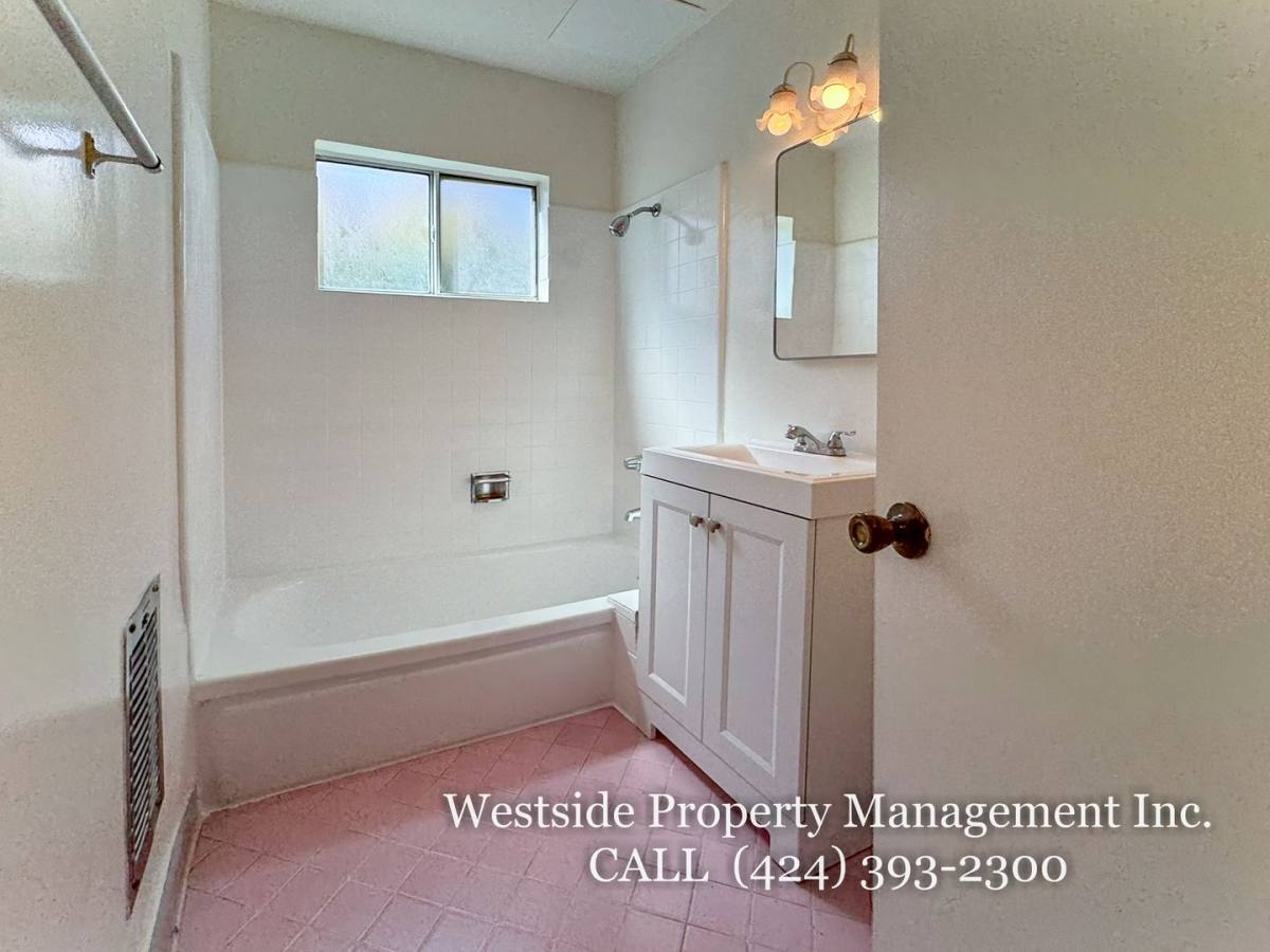 Apartment for rent at 145 N La Peer Dr #1, Los Angeles, CA 90048