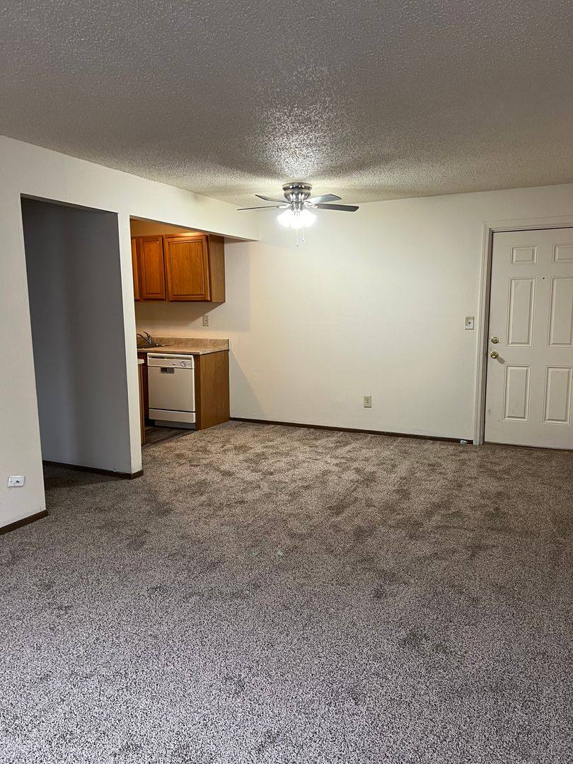 Apartment for rent at 6316 Urbandale Ave, Urbandale, IA 50322