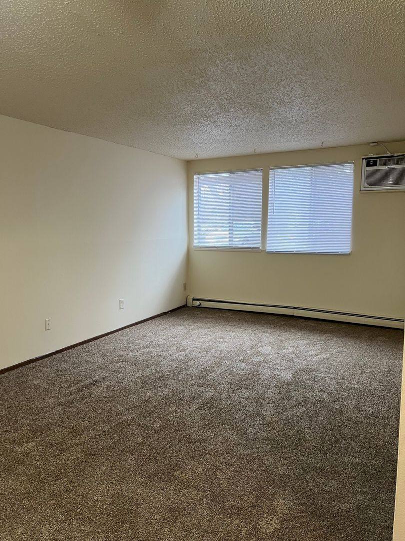 Apartment for rent at 6316 Urbandale Ave, Urbandale, IA 50322