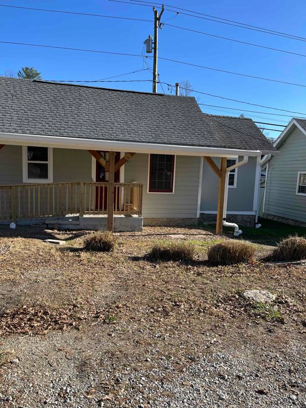 House for rent at 61 Bent Oaks Dr #61, Hendersonville, NC 28792
