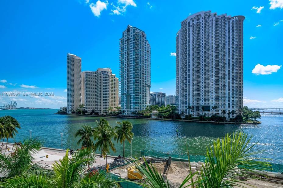 Apartment for rent at 300 S Biscayne Blvd #L-410, Miami, FL 33131