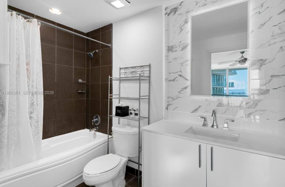 Apartment for rent at 300 S Biscayne Blvd #L-410, Miami, FL 33131