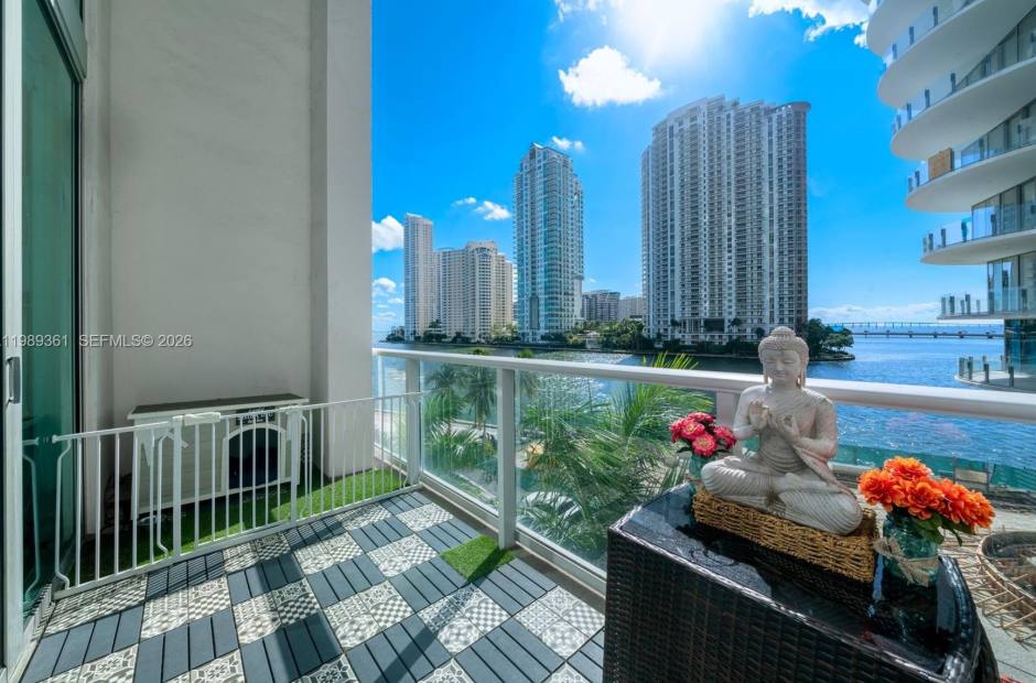 Apartment for rent at 300 S Biscayne Blvd #L-410, Miami, FL 33131