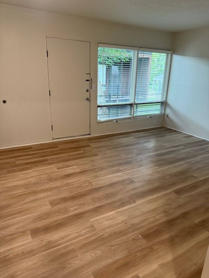 Apartment for rent at 104 S 8th St, Clear Lake, IA 50428