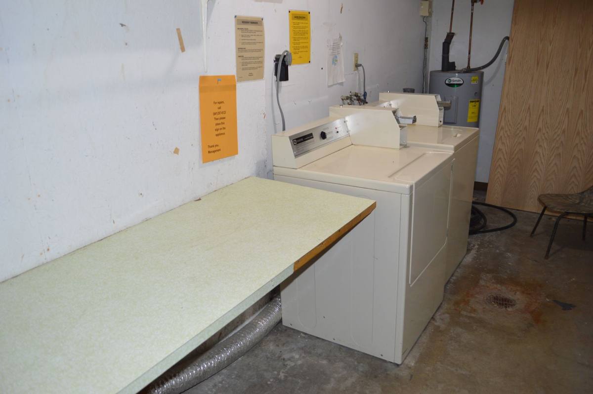 Apartment for rent at 104 S 8th St, Clear Lake, IA 50428