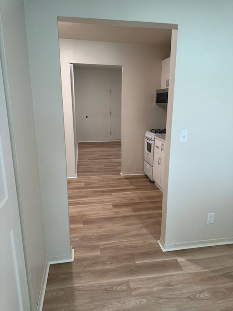 Apartment for rent at 104 S 8th St, Clear Lake, IA 50428