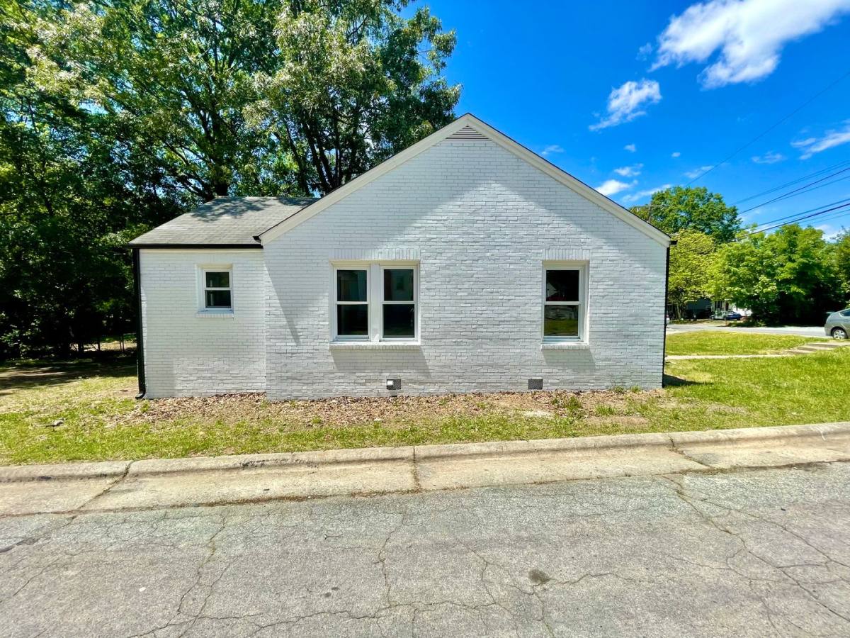 House for rent at 811 Dana Place, Greensboro, NC 27406