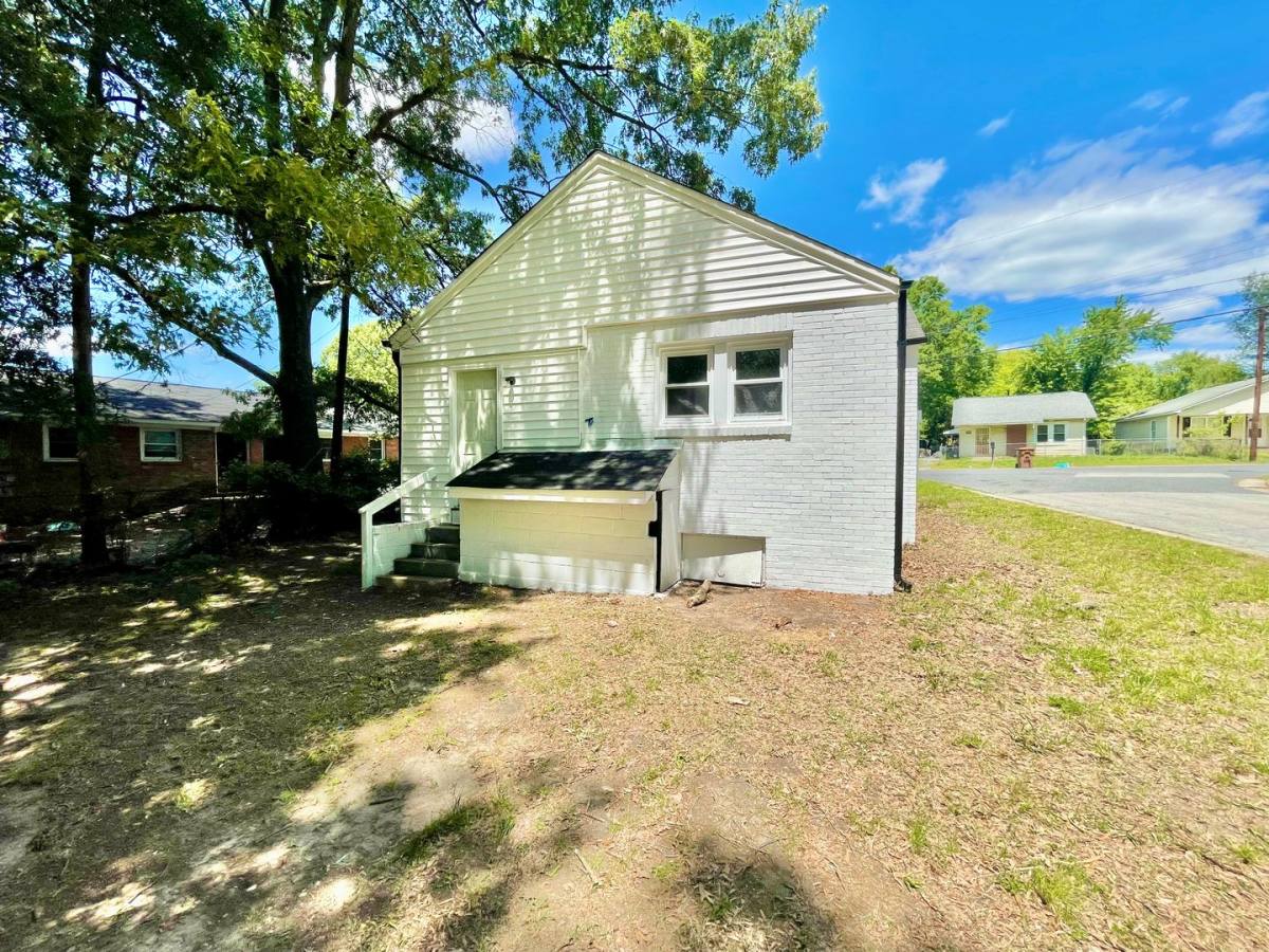 House for rent at 811 Dana Place, Greensboro, NC 27406
