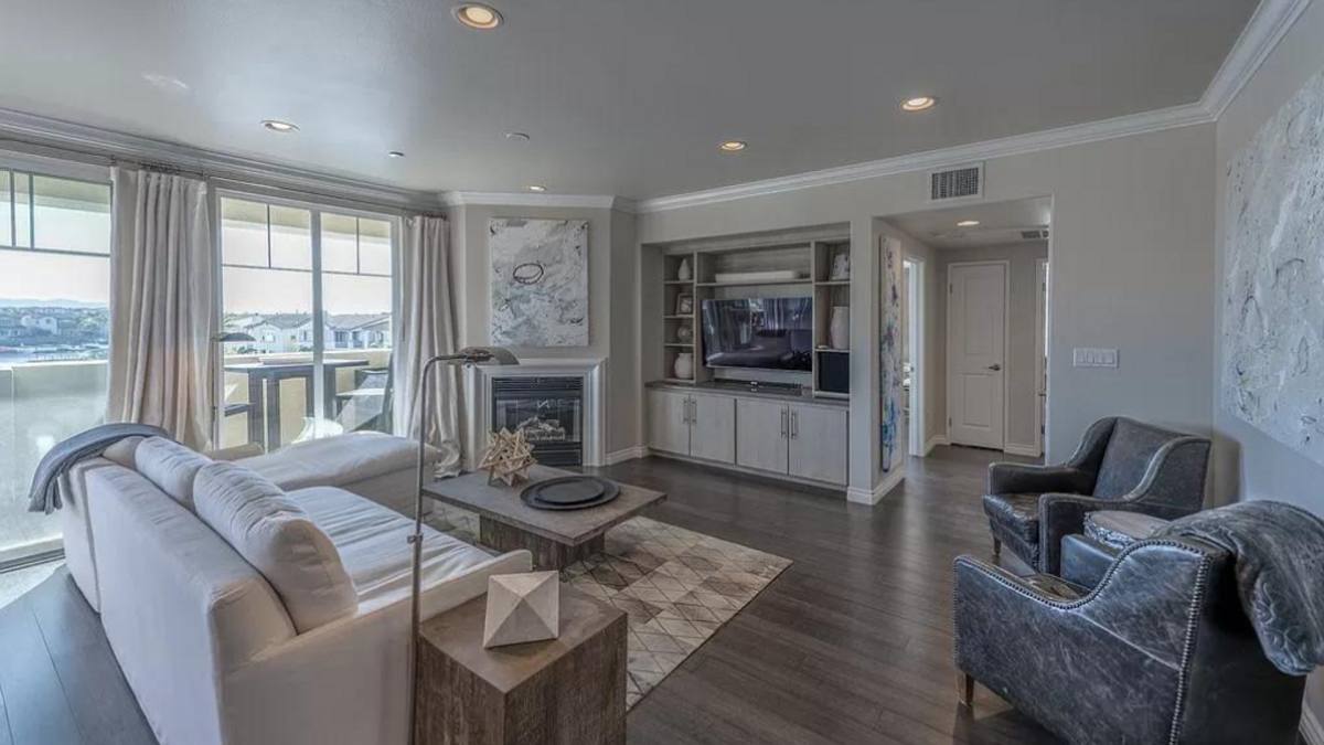 Apartment for rent at 4346 Tradewinds Dr, Oxnard, CA 93035