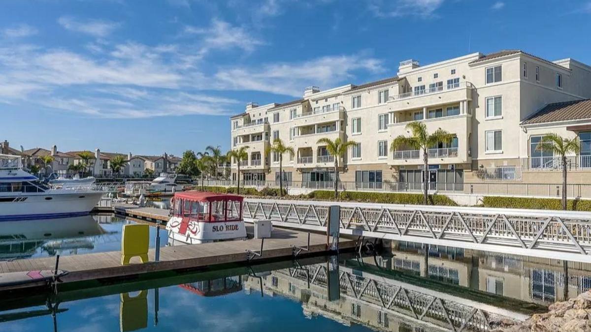 Apartment for rent at 4346 Tradewinds Dr, Oxnard, CA 93035